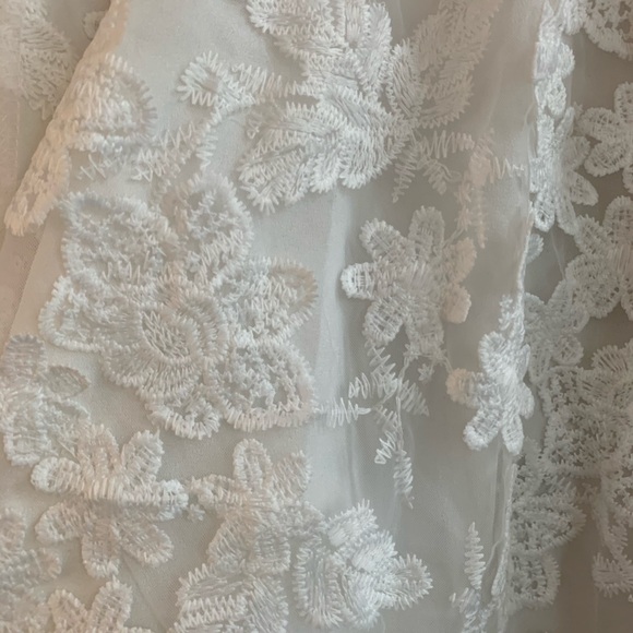 White Flouncy Skirt with Stitched Flowers - Picture 2 of 5